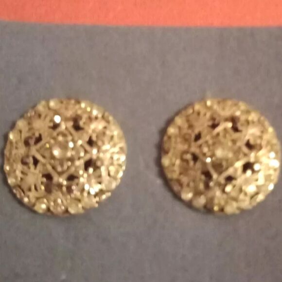 🩷Avon VINTAGE button clip on earrings. Silver - Picture 2 of 3